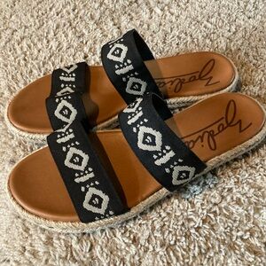 Women’s sandals